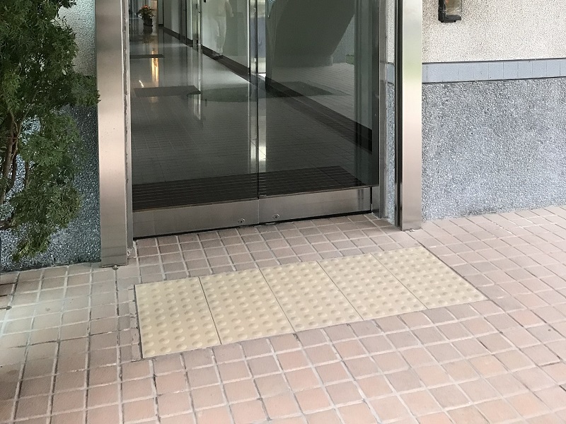 出入口止滑導盲磚