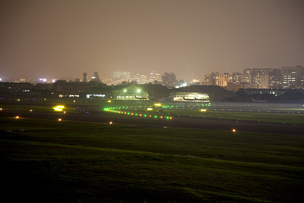 松山機場滑行道中心線燈
