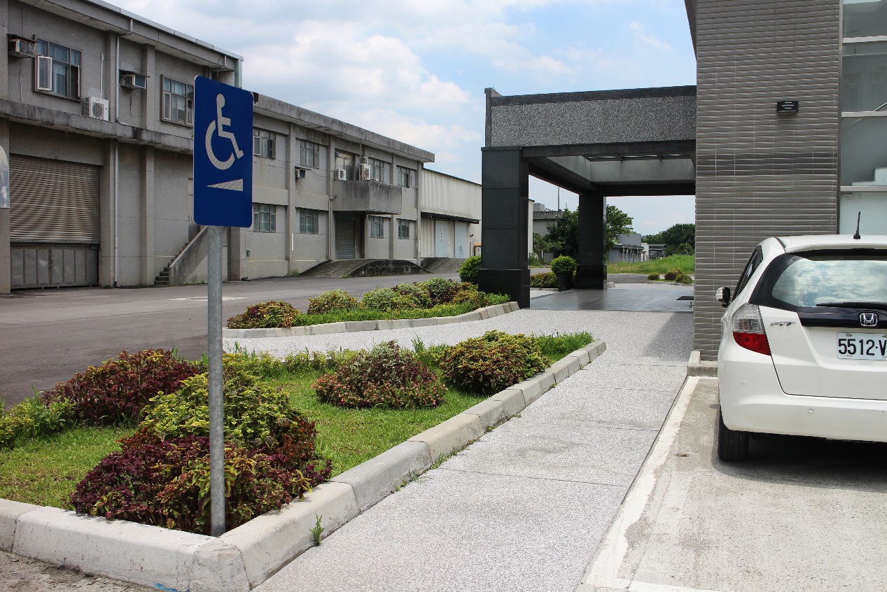 新行政大樓1樓無障礙走道